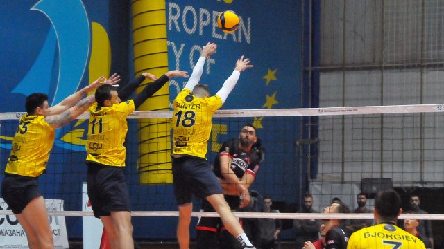 Отборът на Хебър Пазарджик продължава да е непобеден в мъжкото