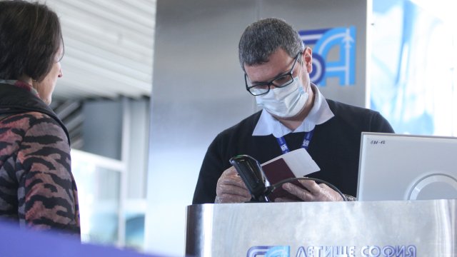 Няма да се въвеждат ограничителни мерки срещу Ковид 19 за пристигащи