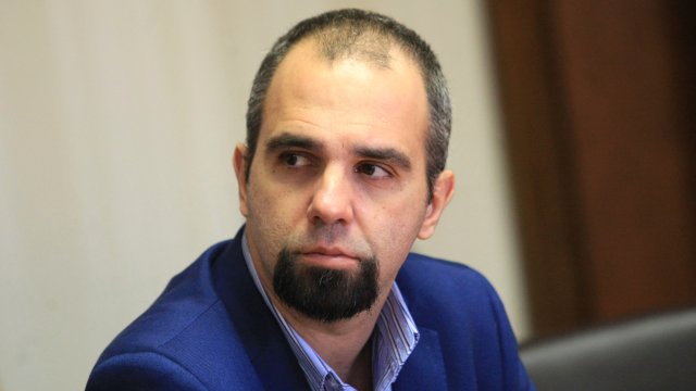 Акцията на МВР се случва навреме в политически план Това