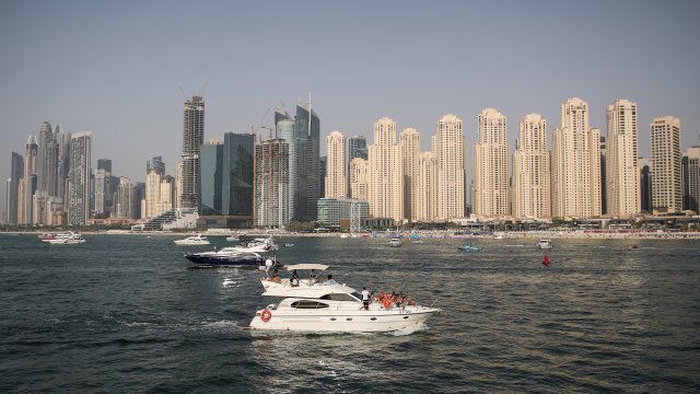 Строителни компании в Дубай стартират нови проекти, тъй като търсенето