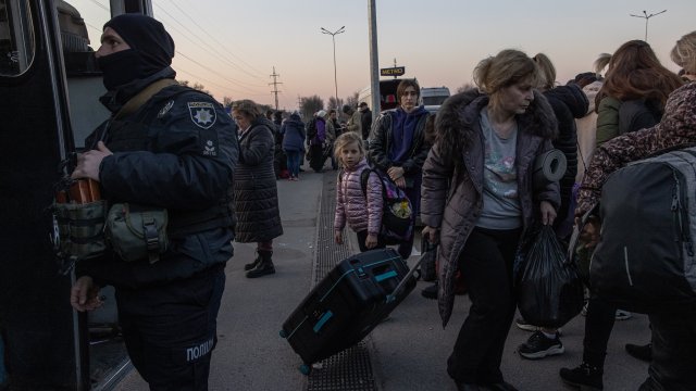 Украйна няма да отвори днес нито един хуманитарен коридор защото