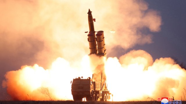 Северна Корея е изстреляла в сряда три балистични ракети съобщи