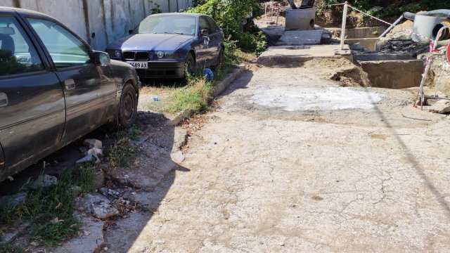 В платформата на ни изпратиха множество снимки на разрушена пътна