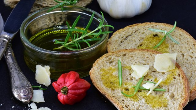 Зехтинът е известен като една от най полезните течни мазнини Той