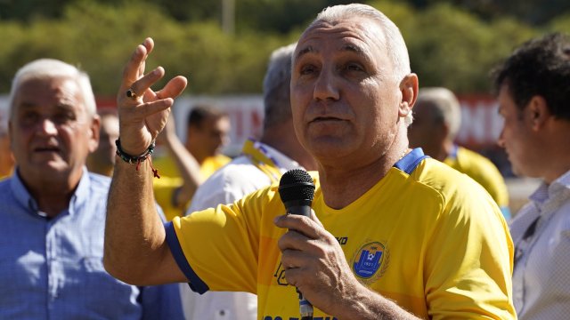 Носителят на Златката топка за 1994 година Христо Стоичков направи