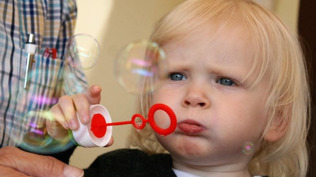 Не действа на децата както червеният цвят провокира бика Няма