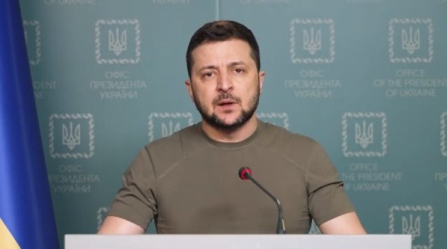 И украинският президент Володимир Зеленски поздрави Еманюел Макрон за преизбирането