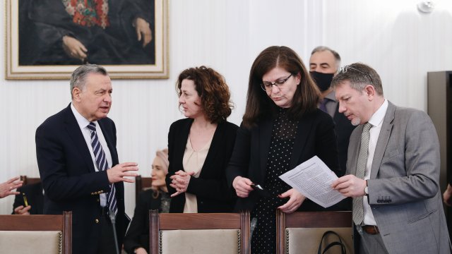 Заседанието на парламентарната комисия по външна политика е отменено Това