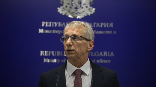 Служебният кабинет се събира на редовно заседание Министрите ще решават