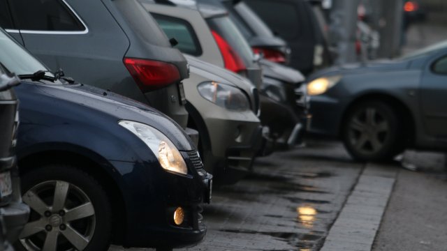 В платформата на ни сигнализираха за проблемен пешеходен и автомобилен