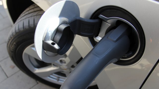 Относително по евтиното зареждане и данъчните отстъпки са главните предимства на