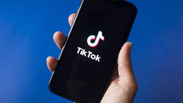 Затворени училища в САЩ и засилено полицейско присъствие след предполагаем призив за