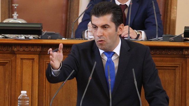 Премиерът Кирил Петков е внесъл оставката на правителството в Народното