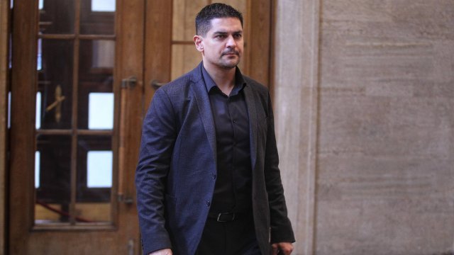 Спортният министър Радостин Василев посети Зимния дворец на спорта по