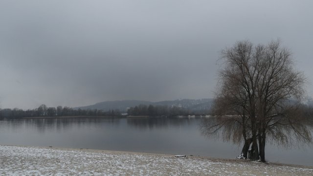 На 2 декември следобед след 14 00 часа в редица източни