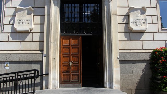 Столичният общински съвет СОС реши знамето на Украйна да бъде