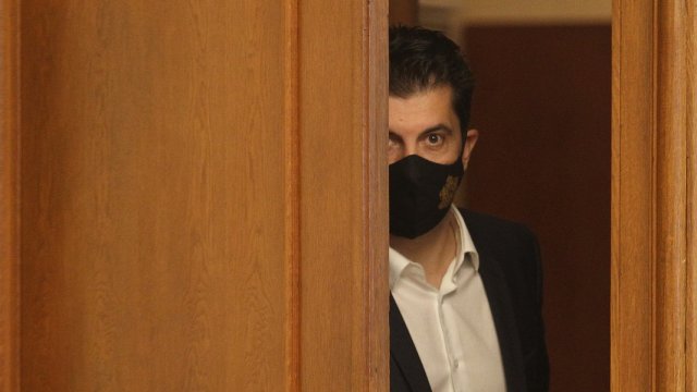 В любопитен литературен гаф се забърка премиерът Кирил Петков Министър председателят гостува