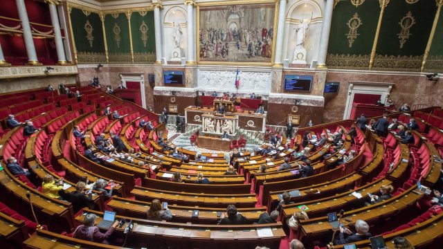 Горната камара на френския парламент очаквано одобри законопроекта за ваксинационния
