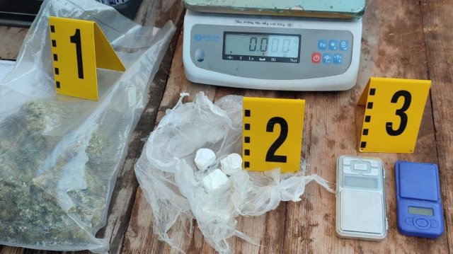 Рецидивист е задържан за притежаване на различни наркотични вещества Полицейските