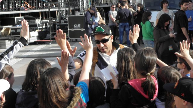 Рапърът Явор Янакиев 100 Кила помага на студентка която