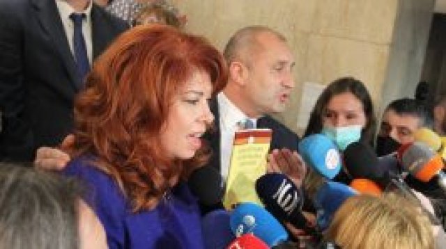 Вицепрезидентът Илияна Йотова честити Рождество Христово в профила си във