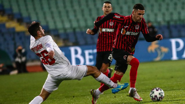 Локомотив София победи с 2 1 Царско село в последния мач