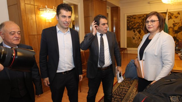 Управляващите партии се събират на коалиционен съвет по повод на