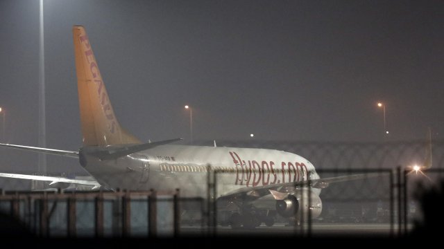 Временно са прекратени полетите на летище Сабиха Гьокчен в азиатската