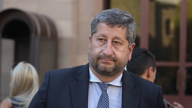 Има мандатоносител който по презумпция е такъв защото още не