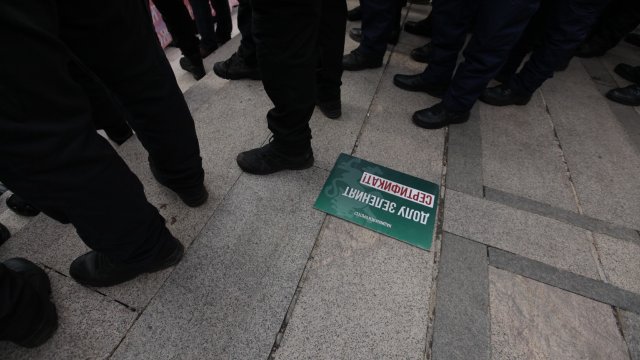 Започнаха поетапно да отпадат ограничителните мерки у нас срещу разпространението