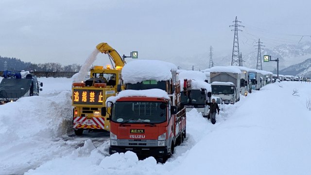 Обилен снеговалеж в Северозападна Япония започнал миналия уикенд причини смъртта