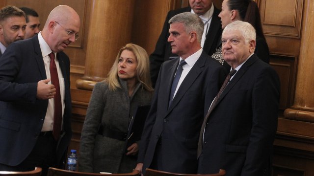 Решението за военната помощ за Украйна влиза в пленарната зала