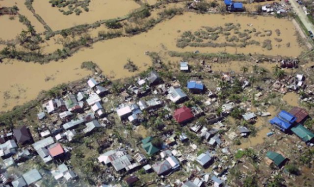 Най-малко 75 души са загинали при тайфуна, ударил Филипините, сочат