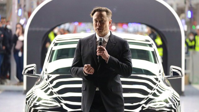 Американският производител на електромобили Tesla Inc може да понижи цените