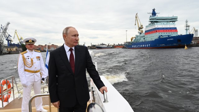 Десетки руски военни кораби участват днес в учение в Балтийско