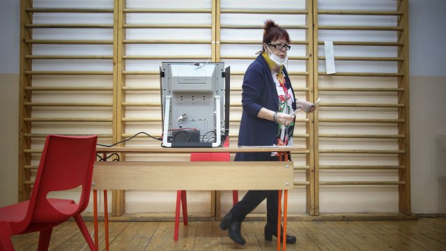 Членовете на СИК нямат обяснение къде са картите Предполага се