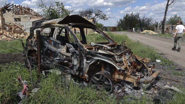 Двама души са настанени в болница след взрива в центъра