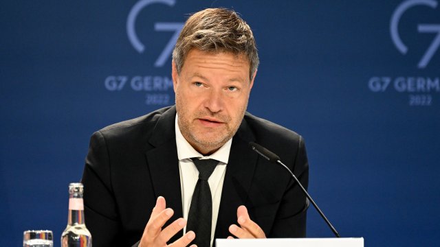 Германският вицеканцлер заяви пред парламента на страната че продължаващите приходи