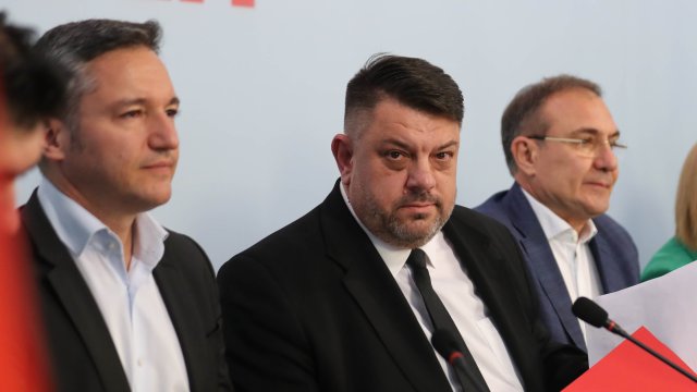 Прекият избор беше въведен от Корнелия Нинова.