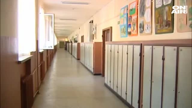 Политика в учебниците: Казват ли истината уроците?
