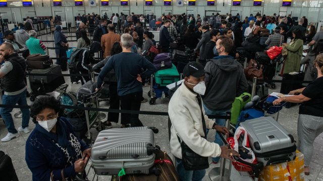 Кризата с отменените полети по европейските летища се разраства. "British