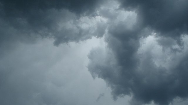 През следващото денонощие облачността над страната ще бъде предимно значителна