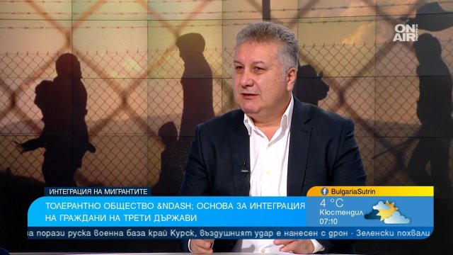 Бежанският натиск не намалява Все по често се поставят въпросите какви са