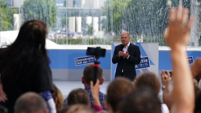 По време на пресконференция край германския канцлер Олаф Шолц се