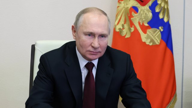 Президентът Владимир Путин наблюдава пускането във вода на няколко нови