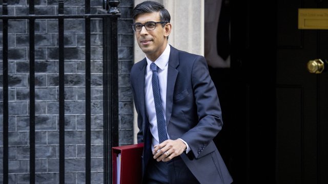 Великобритания ще обучава украински войници морски пехотинци и пилоти на