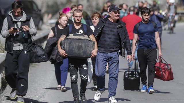 Хиляди руснаци напускат ежедневно родината за да избягат от мобилизацията