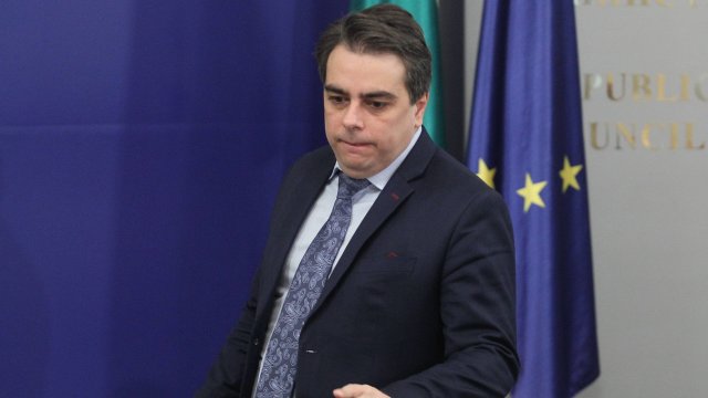 Във връзка с дискусията относно максималния осигурителен доход Асен Василев