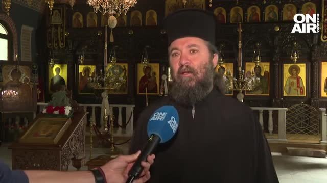 На Светли понеделник от сутринта храмовете се изпълниха с вярващи Светла