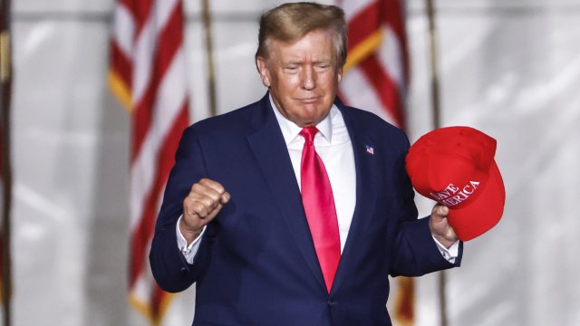 Доналд Тръмп иска независима оценка на иззетите от имението му